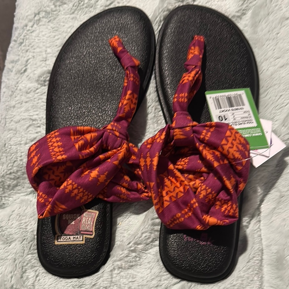 NWT Stylish Burgundy, Black and Orange Women's Sling Yoga Mat Sandals Size 10
